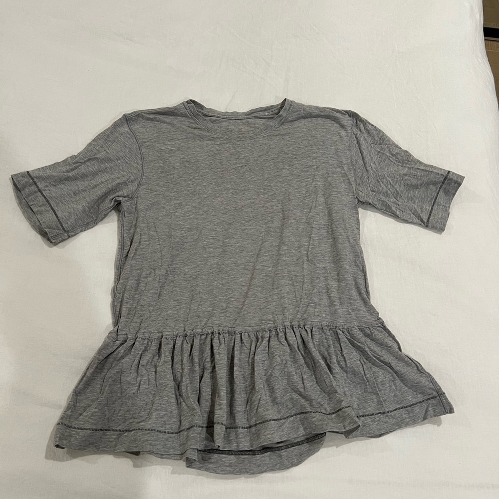 LULULEMON Peplum Tee Short Sleeve TOP Size 6 Silver grey
